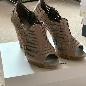 Banana Republic Woven Leather Open-toed heels